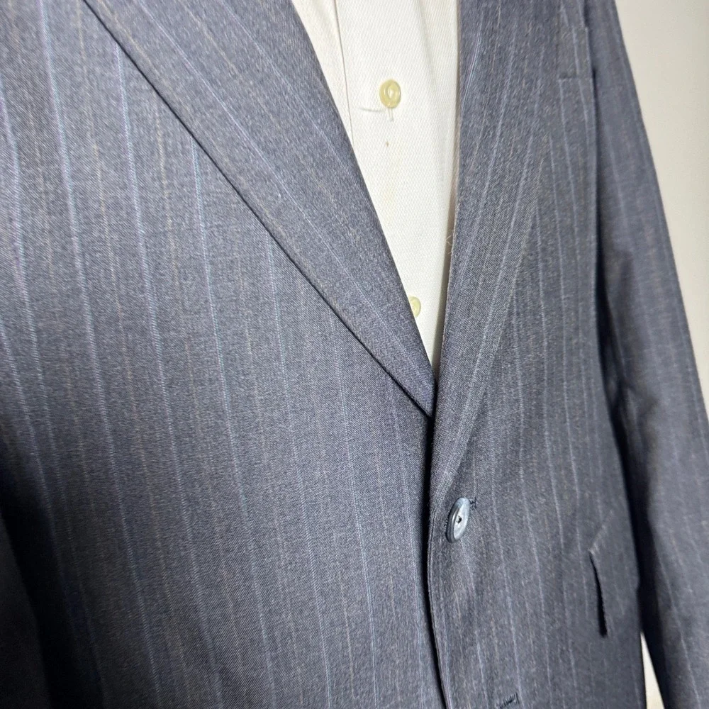 Hart Schaffner Marx Suit Mens 42S 34W Gray Pinstripe Wool Blend Two Button